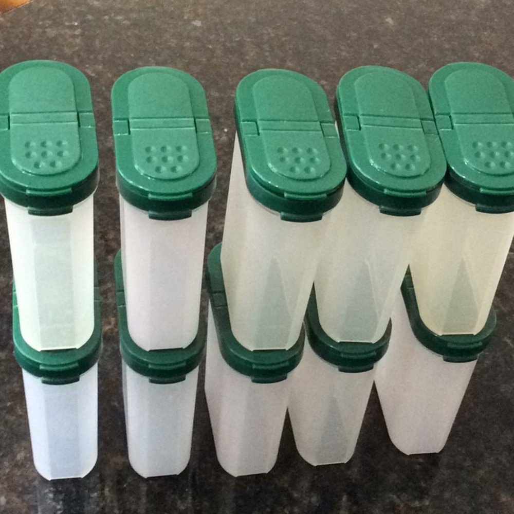 VTG Tupperware Spice Shaker Container- 10